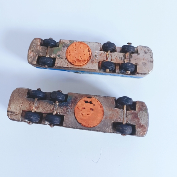 Greyhound Bus 1950's Salt & Pepper w/corks - Picture 3 of 3